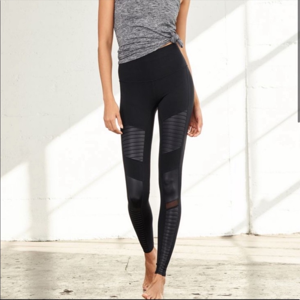 Alo yoga high waisted moto legging in black XS